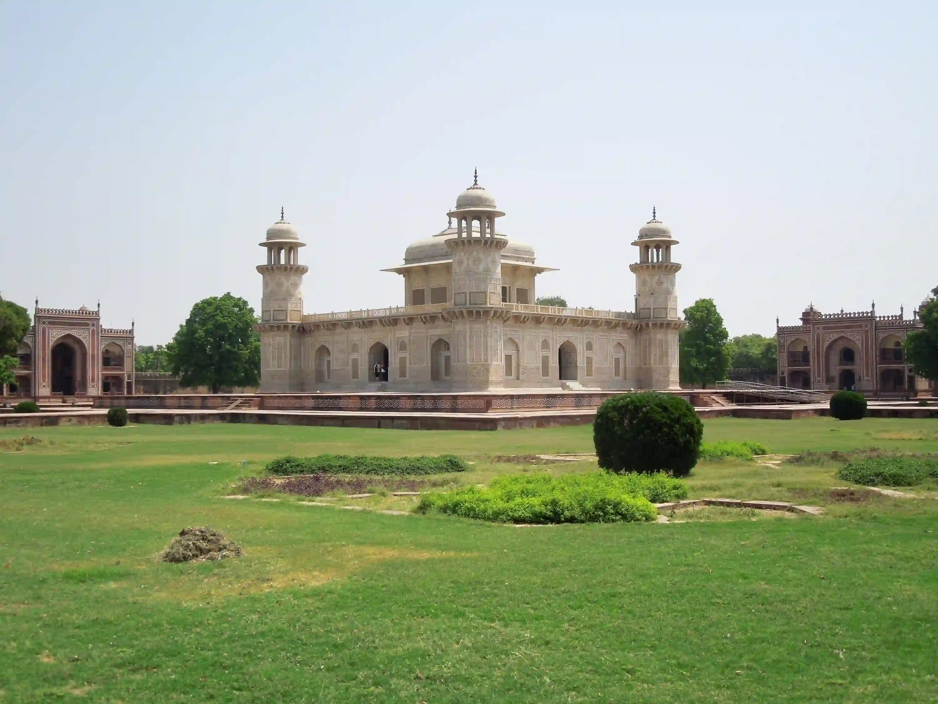 Taj Mahal Sunrise tour from Delhi by Car