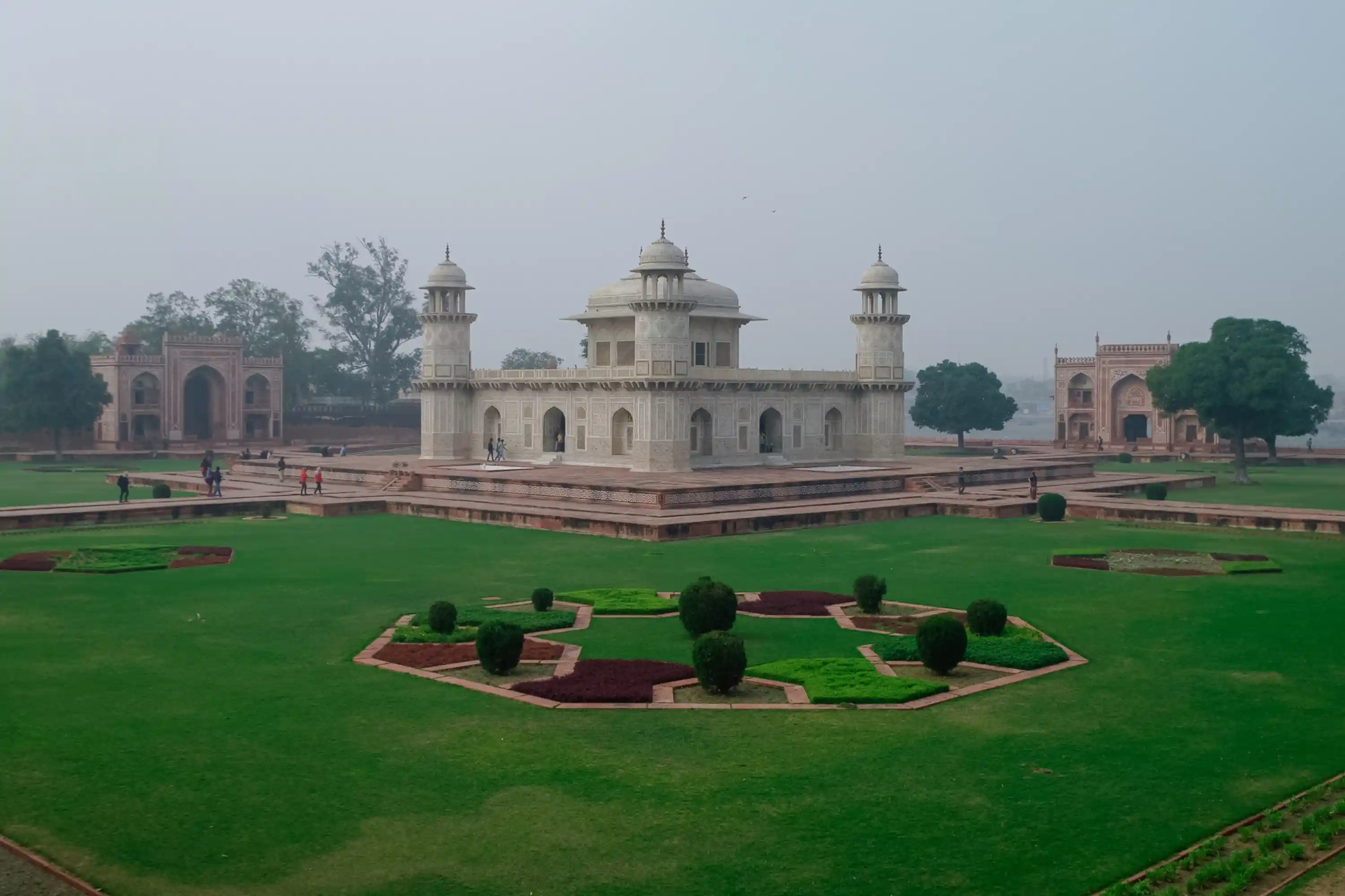 Taj Mahal tour by Luxury Car from Delhi
