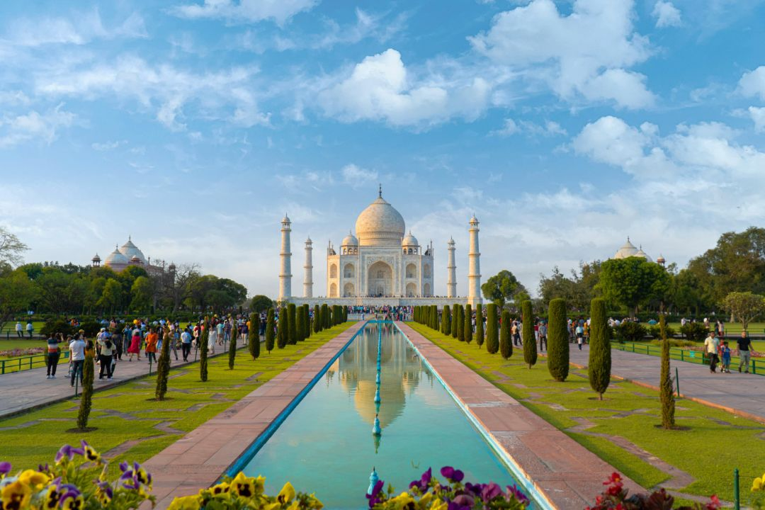 Taj Mahal tour by Luxury Car from Delhi